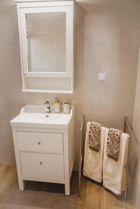 Lovely & Bright Renovated Apt. W/ Balcony In Lagos Eksteriør billede